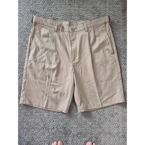 Haggar Pro Golf Cool 18 Mens Shorts Size 36 Khaki Tan Brown Lightweight
